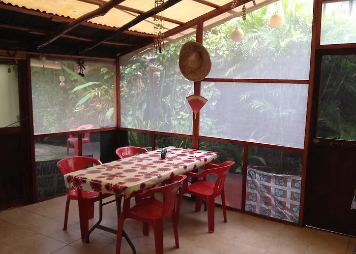 Beachouse Dive Albergue *